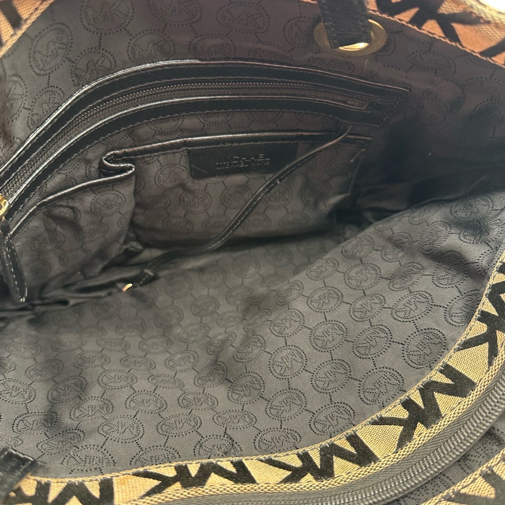 GIVEAWAY Michael Kors Black and Tan Tote Bag - Picture 5 of 9